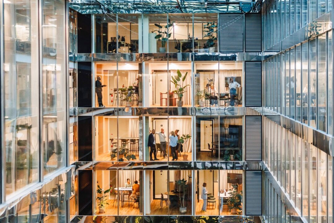 fönster kontor människor arbete